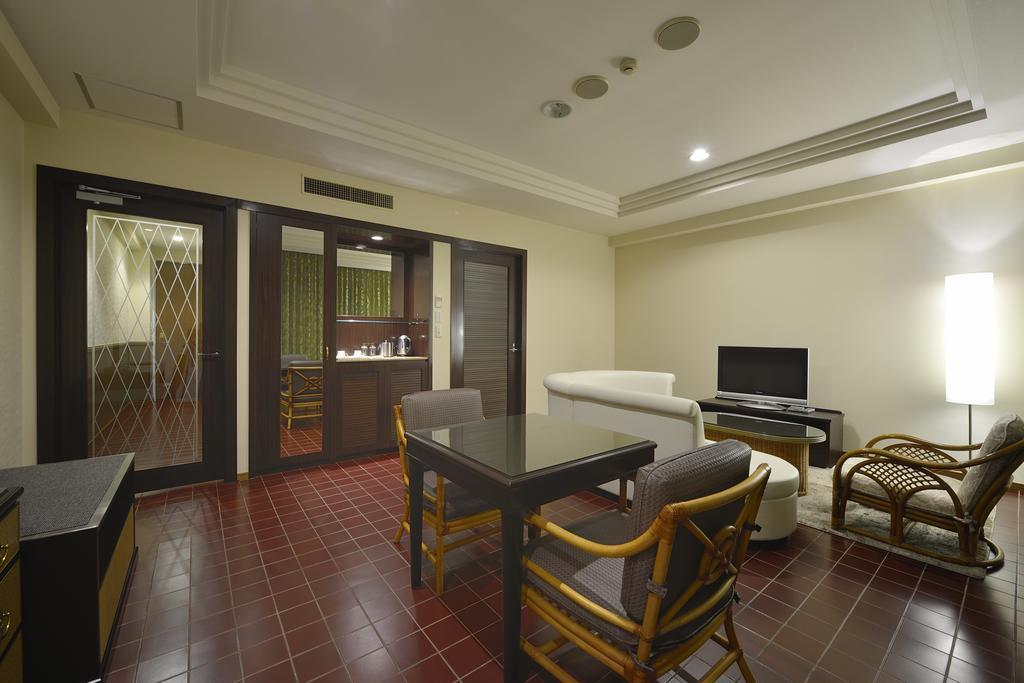 โอกินาว่า คาริยูชิ รีสอร์ต เอ็กเซส อิชิงากิ Hotel Ishigaki  ภายนอก รูปภาพ