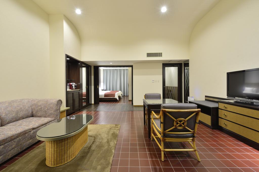 โอกินาว่า คาริยูชิ รีสอร์ต เอ็กเซส อิชิงากิ Hotel Ishigaki  ภายนอก รูปภาพ